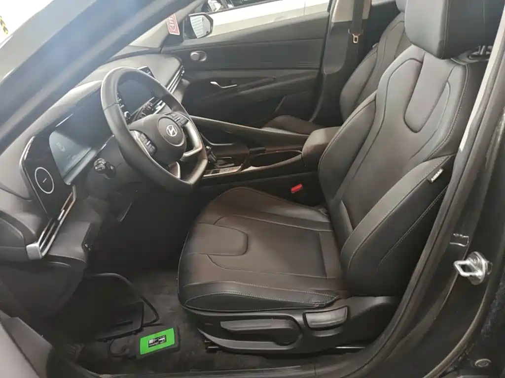 Hyundai Elantra — фото 15