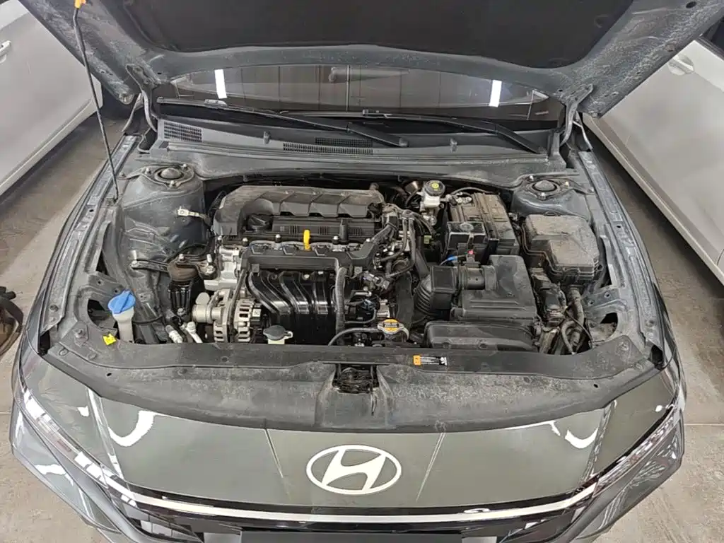 Hyundai Elantra — фото 20