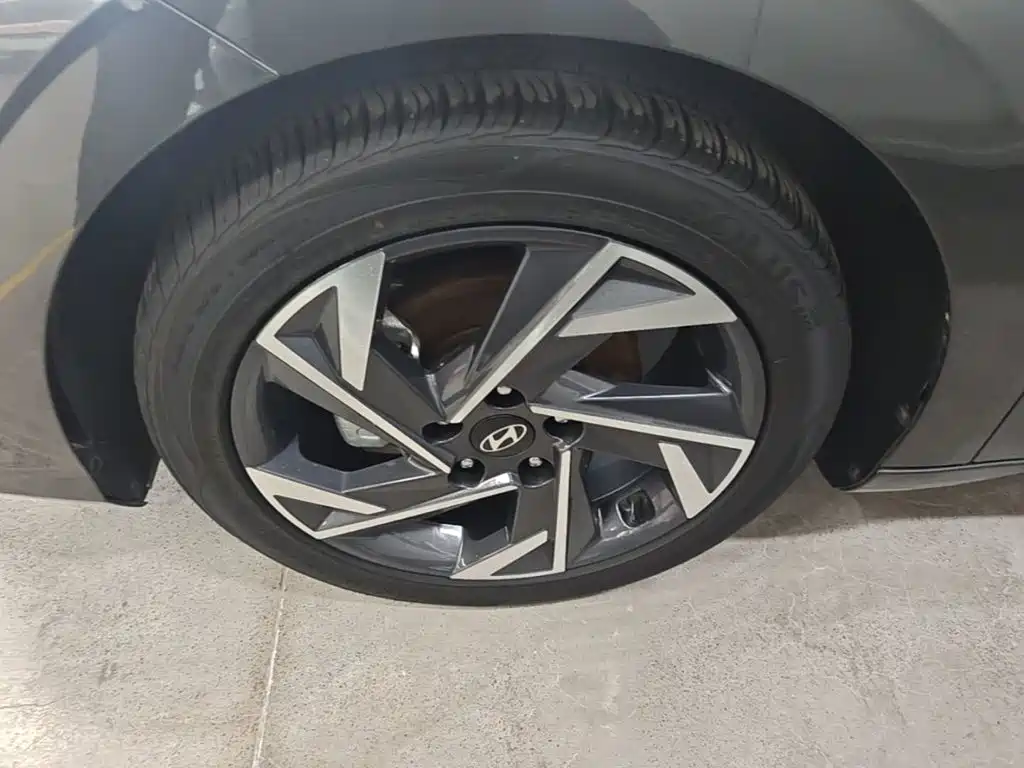Hyundai Elantra — фото 23