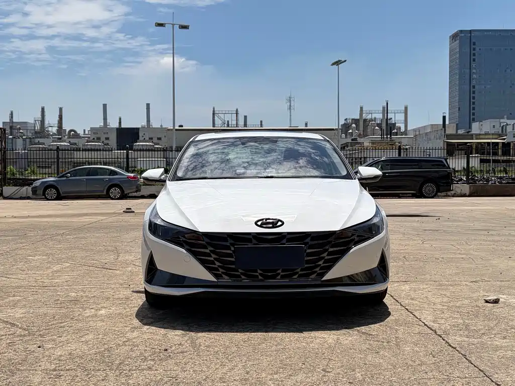 Hyundai Elantra — фото 2
