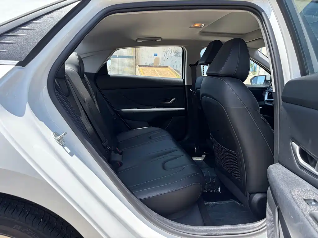 Hyundai Elantra — фото 10