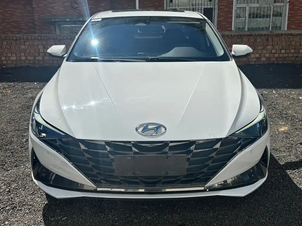 Hyundai Elantra — фото 2