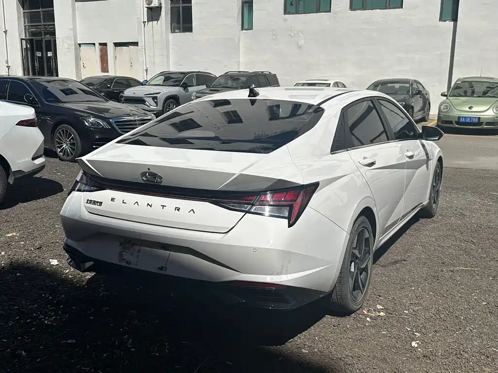 Hyundai Elantra — фото 6