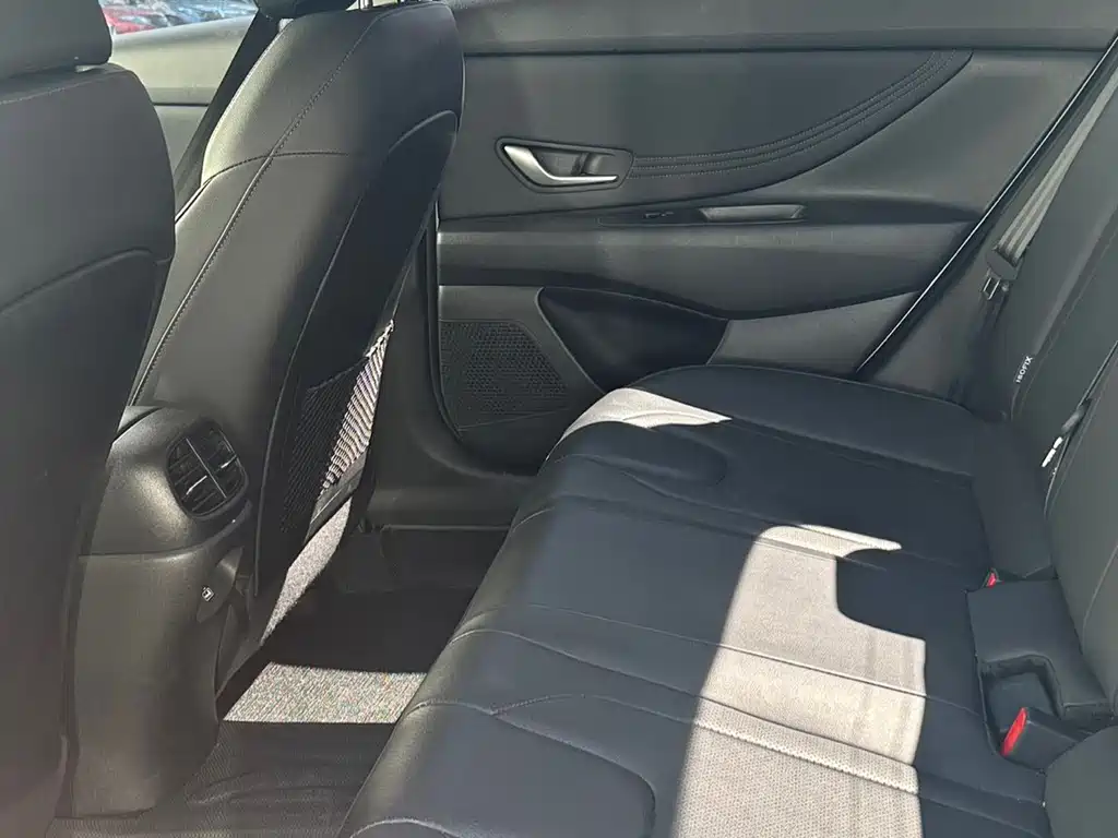 Hyundai Elantra — фото 10