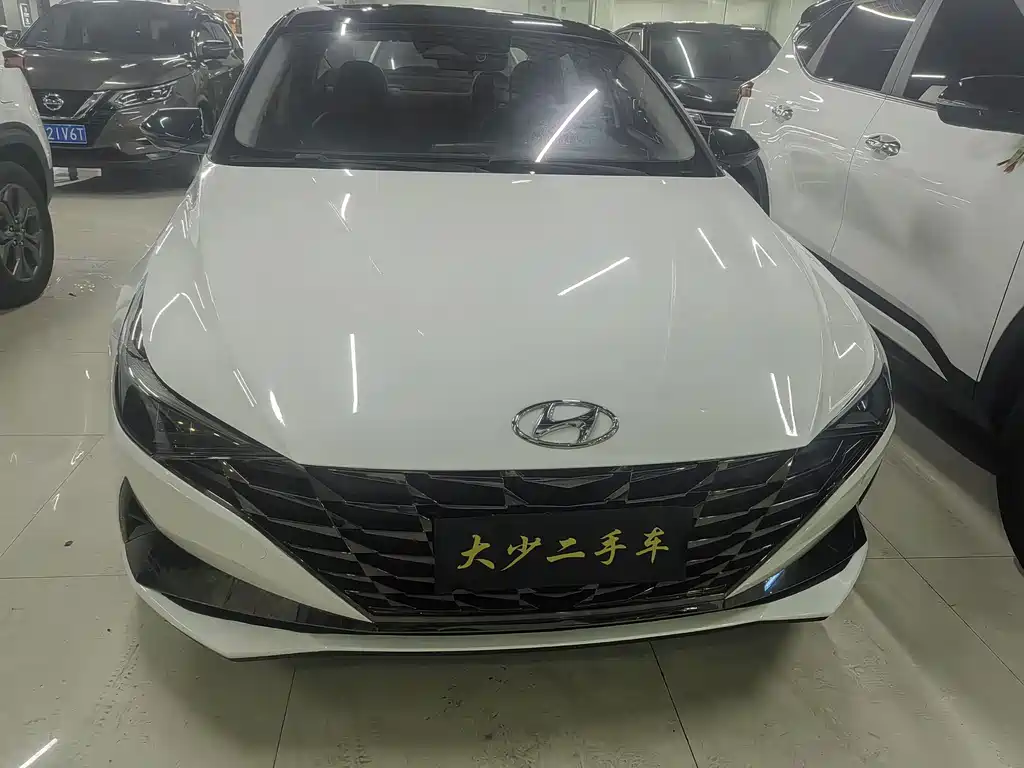Hyundai Elantra — фото 2
