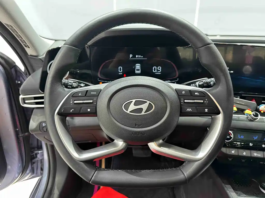 Hyundai Elantra — фото 14