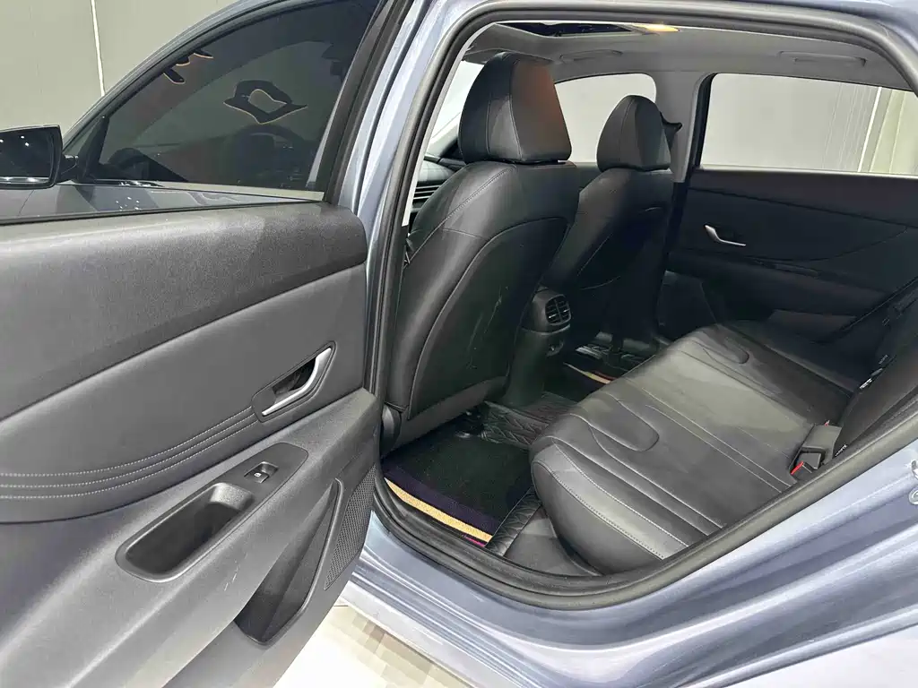 Hyundai Elantra — фото 16