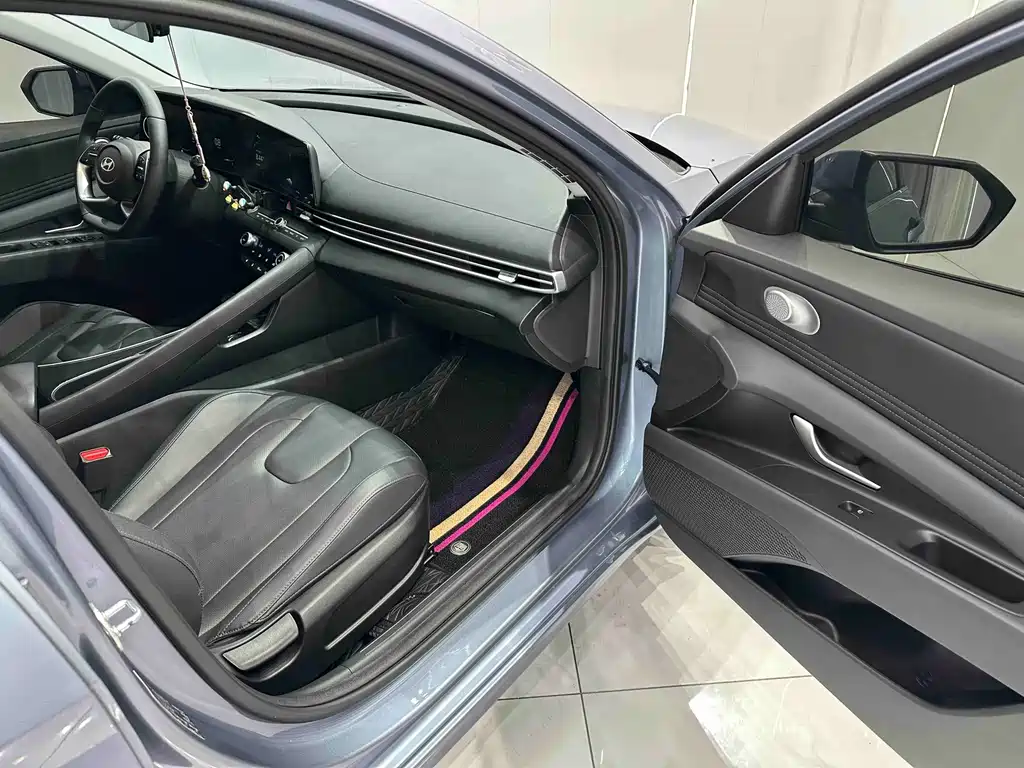 Hyundai Elantra — фото 19