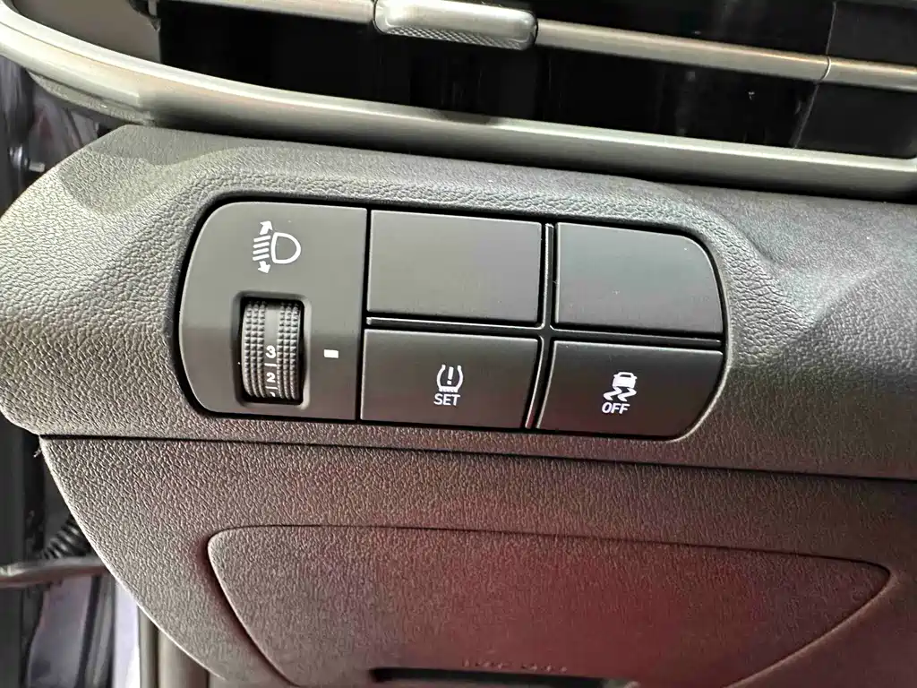Hyundai Elantra — фото 9