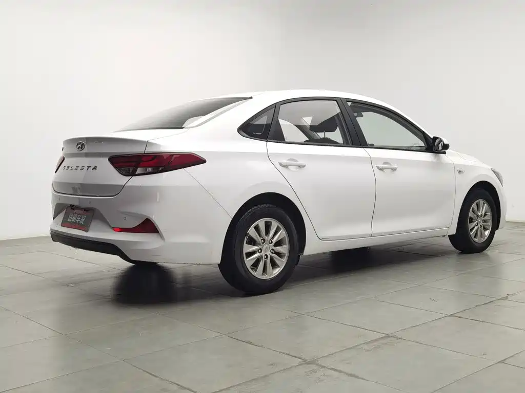 Hyundai Elantra — фото 2