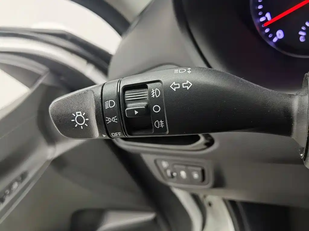 Hyundai Elantra — фото 21