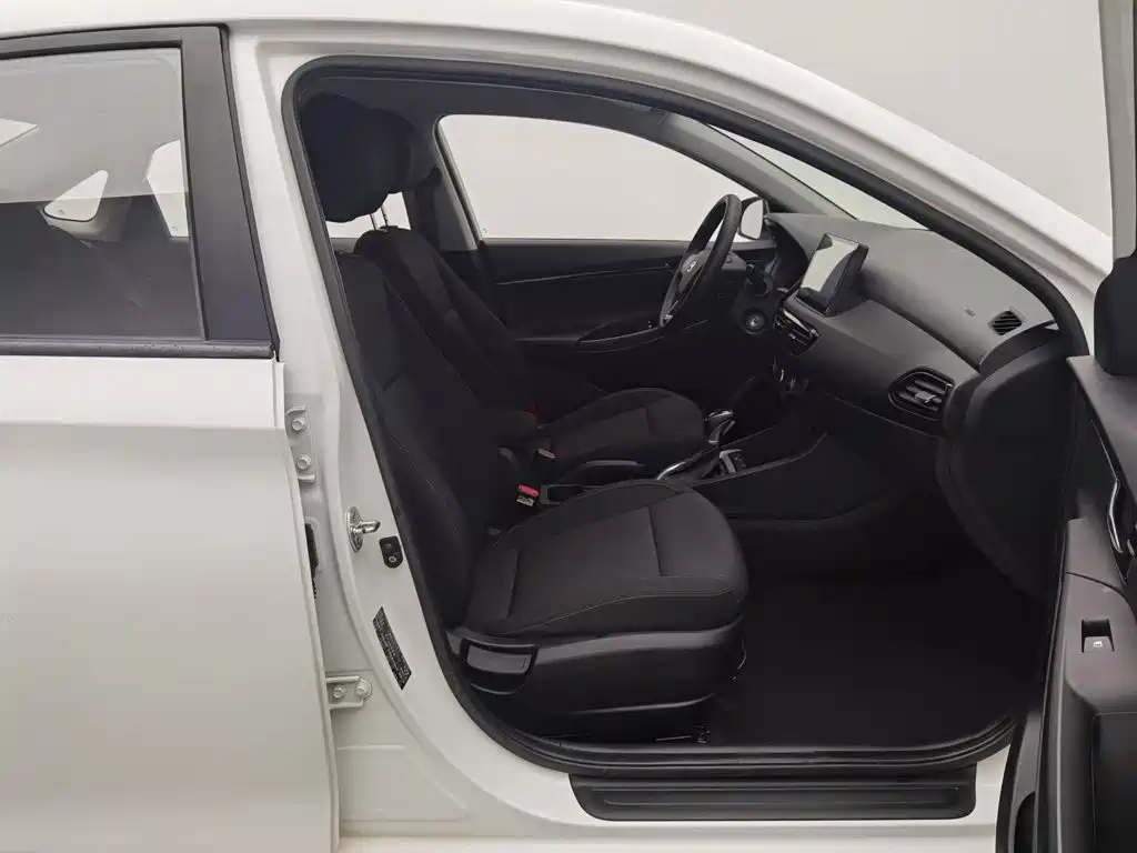 Hyundai Elantra — фото 23