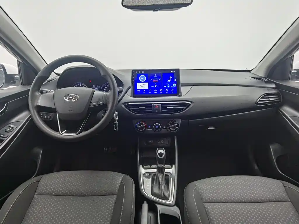 Hyundai Elantra — фото 5