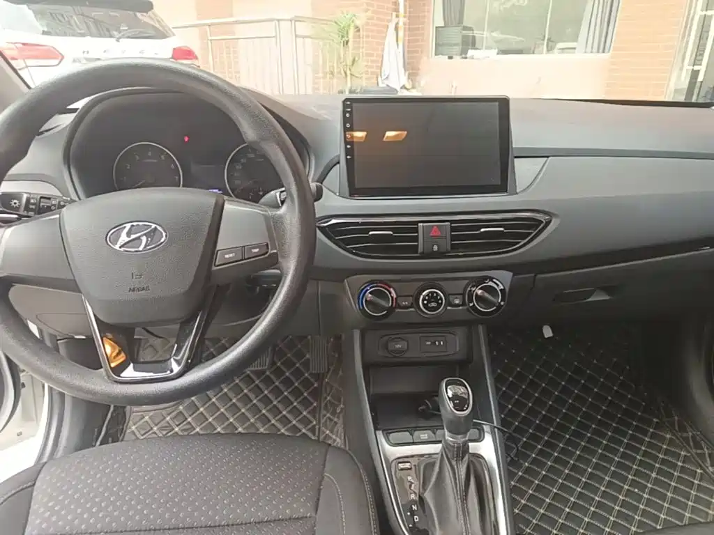 Hyundai Elantra — фото 13