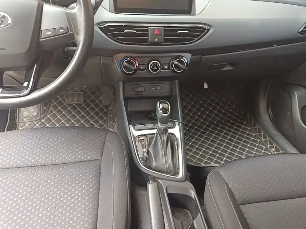 Hyundai Elantra — фото 14