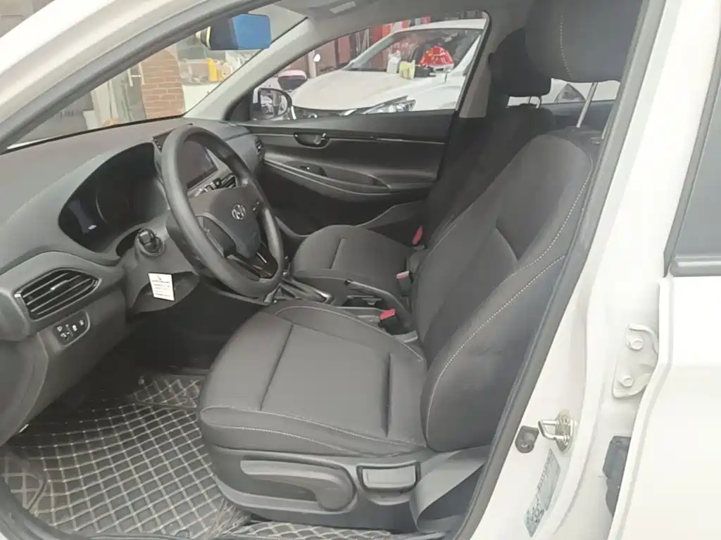 Hyundai Elantra — фото 15