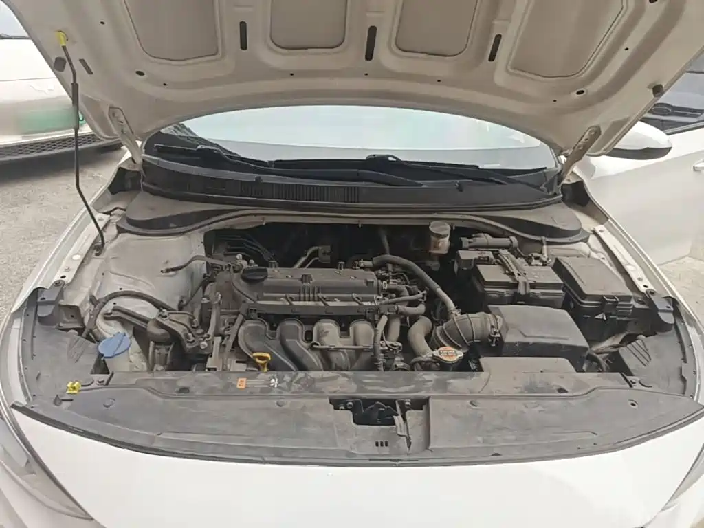 Hyundai Elantra — фото 20