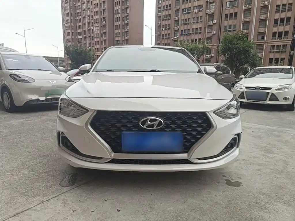 Hyundai Elantra — фото 3