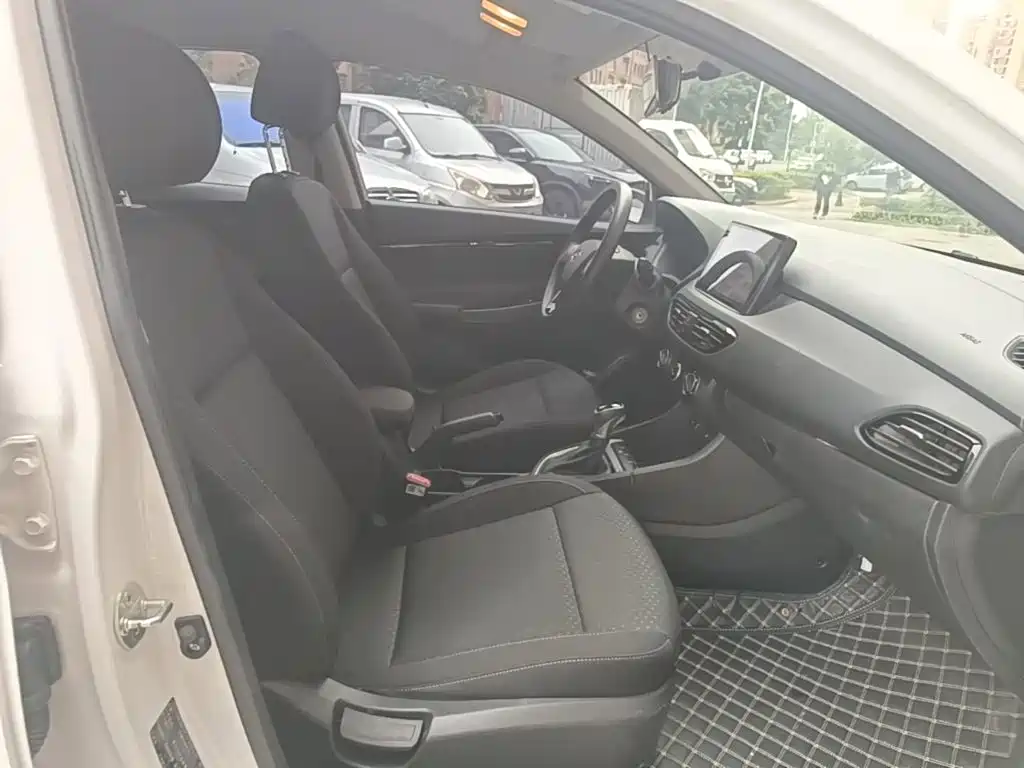 Hyundai Elantra — фото 25