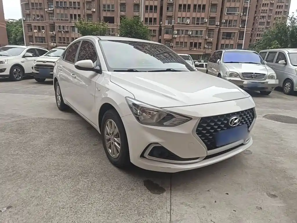 Hyundai Elantra — фото 4