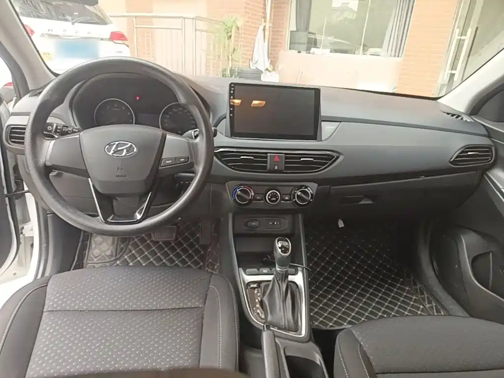 Hyundai Elantra — фото 10