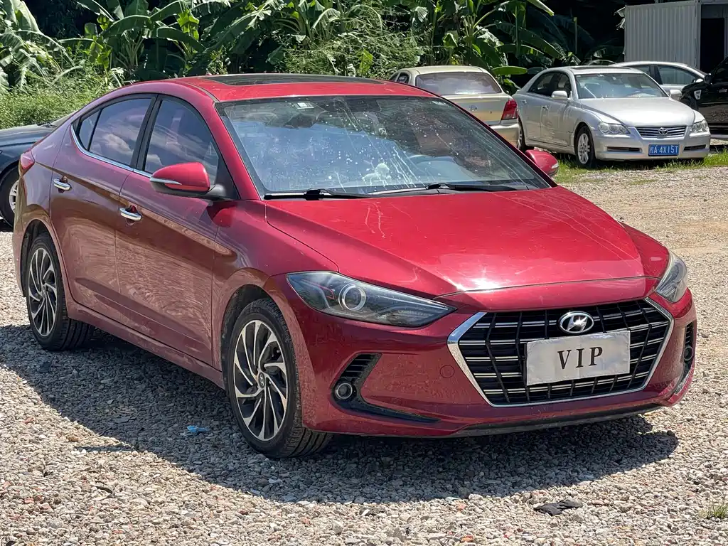 Hyundai Elantra — фото 3