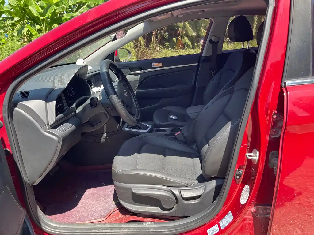Hyundai Elantra — фото 4