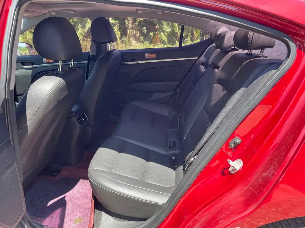 Hyundai Elantra — фото 6