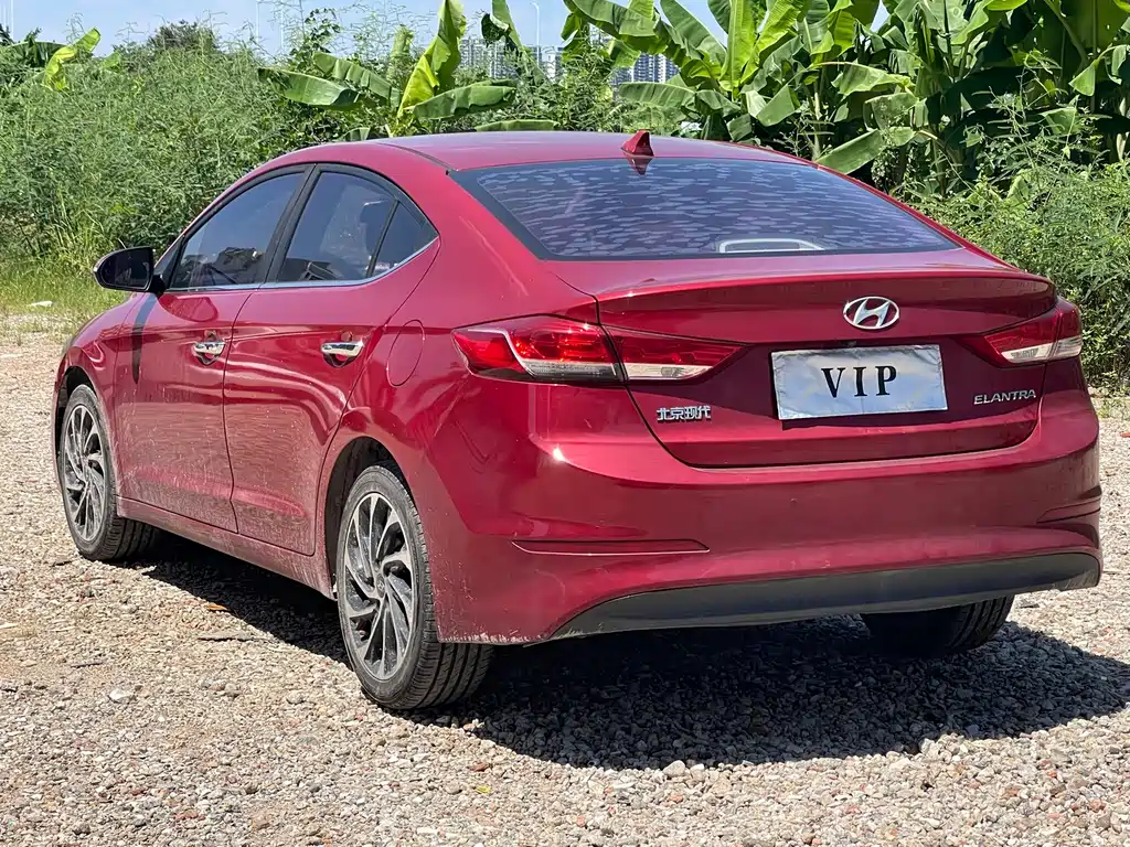 Hyundai Elantra — фото 7