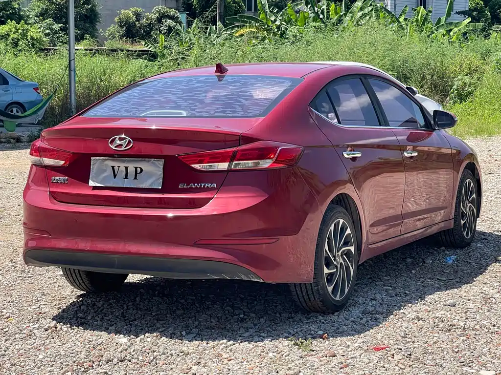 Hyundai Elantra — фото 9