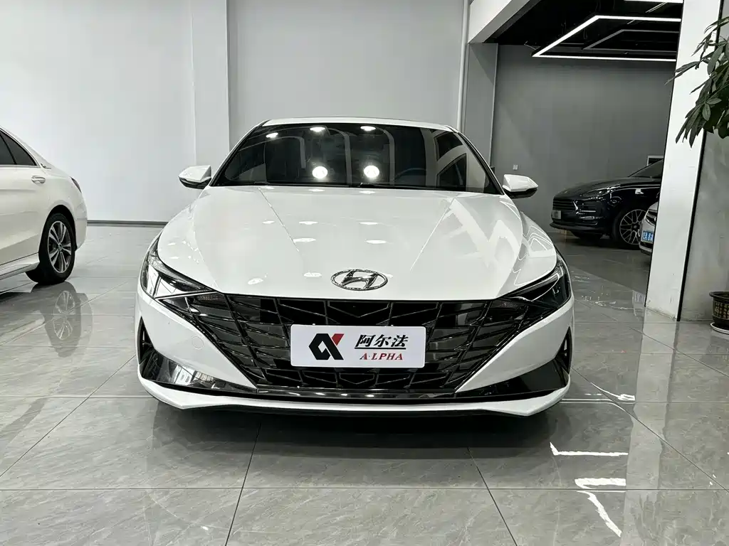 Hyundai Elantra — фото 2