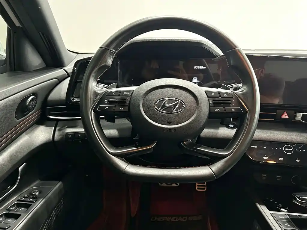 Hyundai Elantra — фото 11