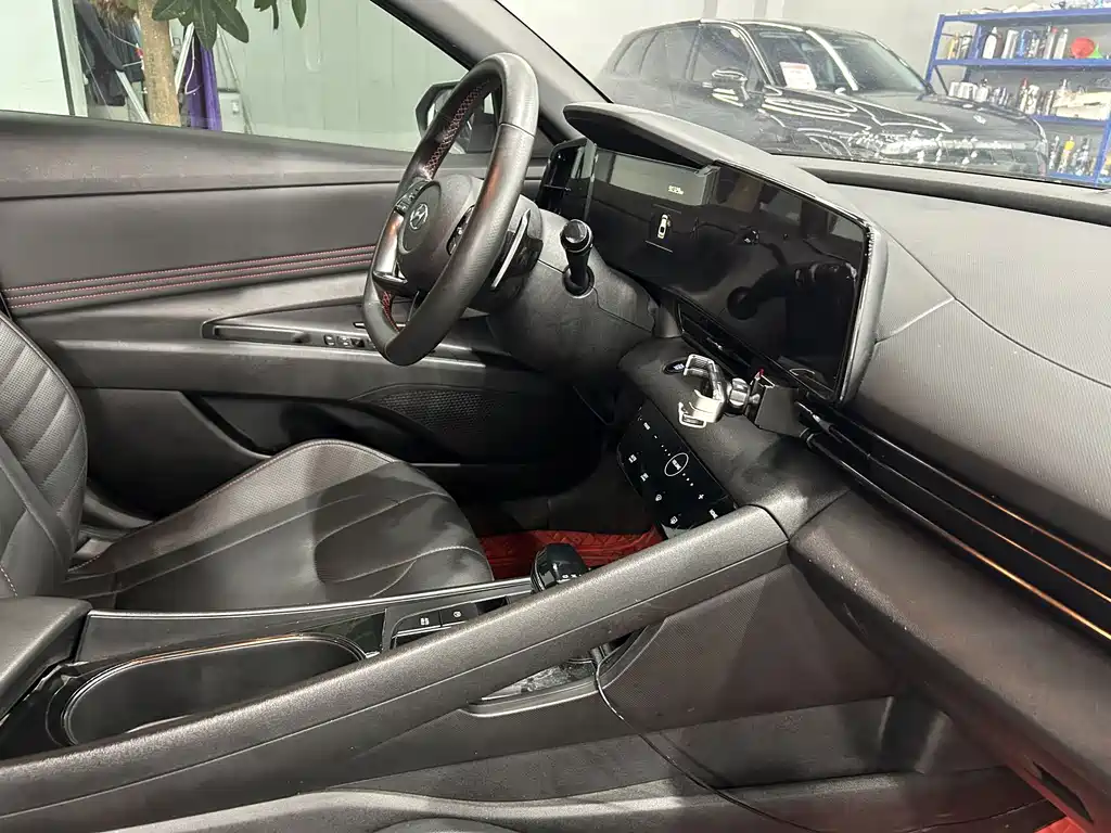 Hyundai Elantra — фото 13