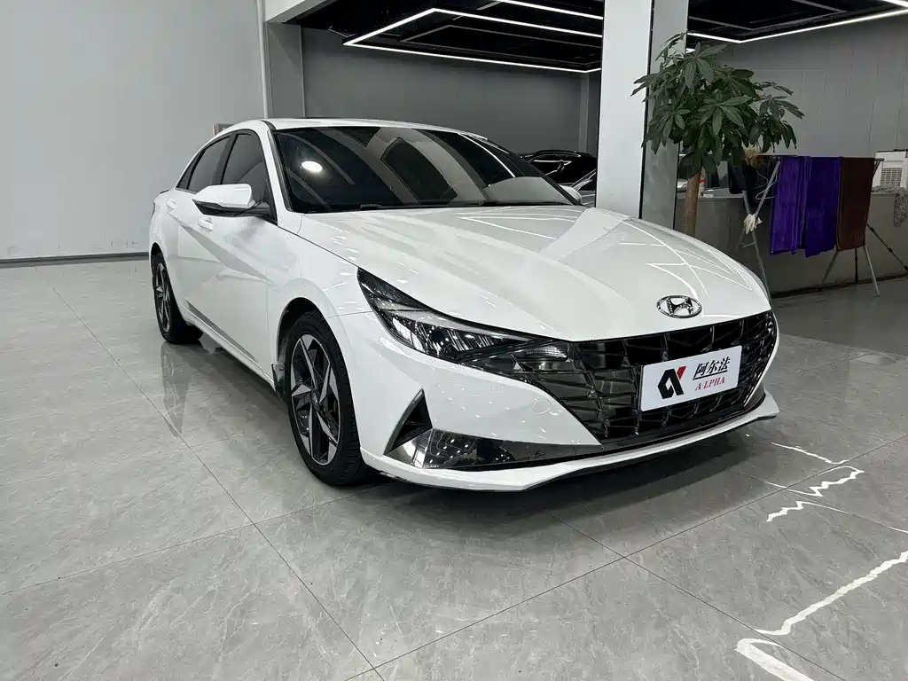 Hyundai Elantra — фото 3