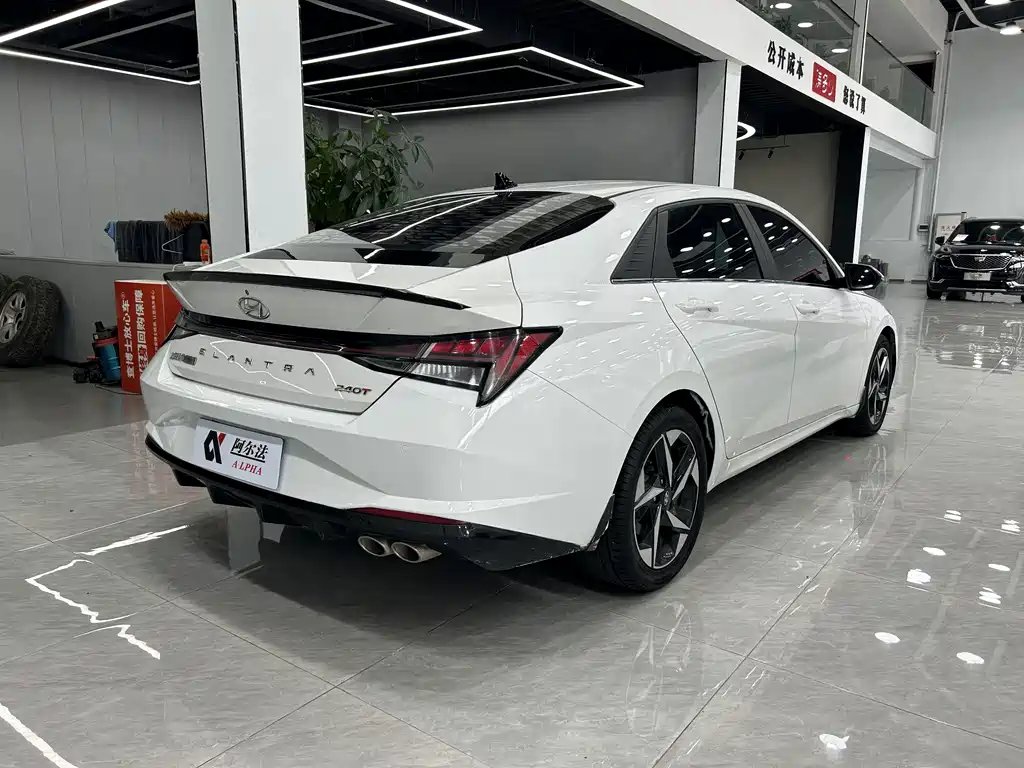 Hyundai Elantra — фото 4