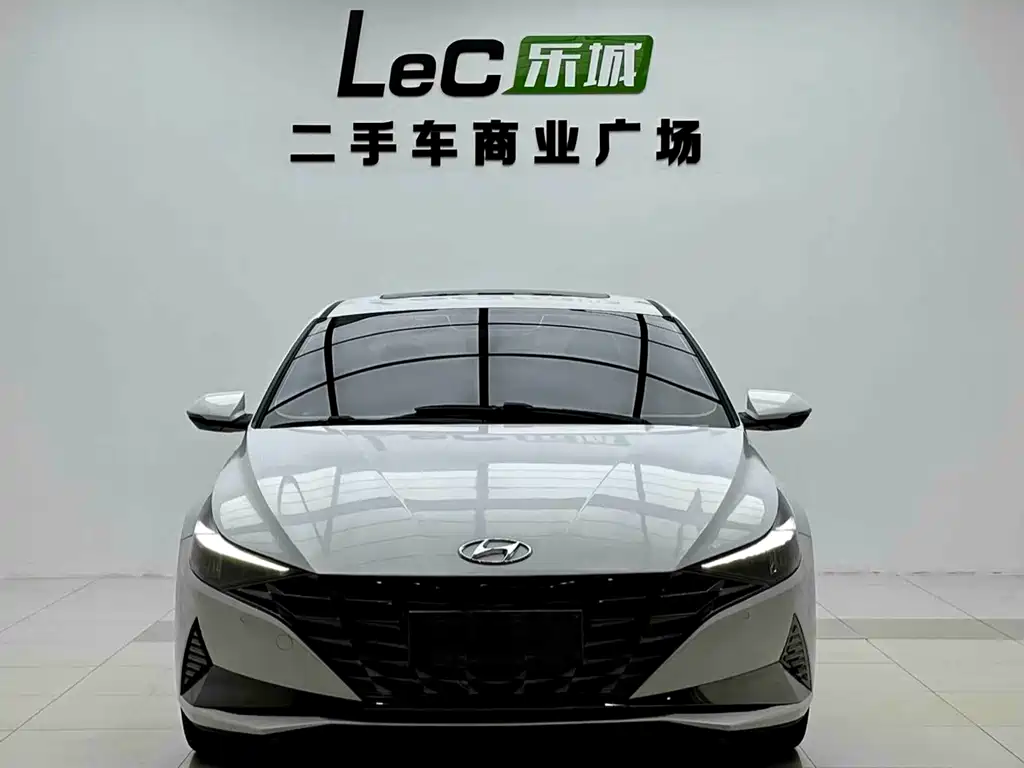 Hyundai Elantra — фото 2