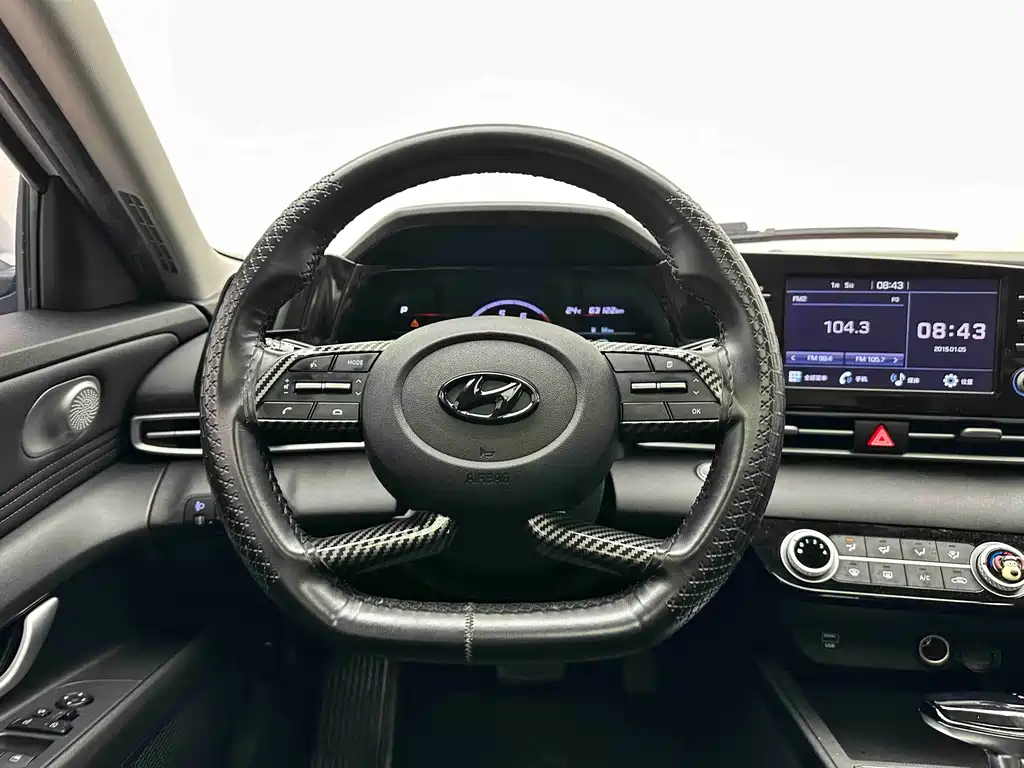 Hyundai Elantra — фото 14