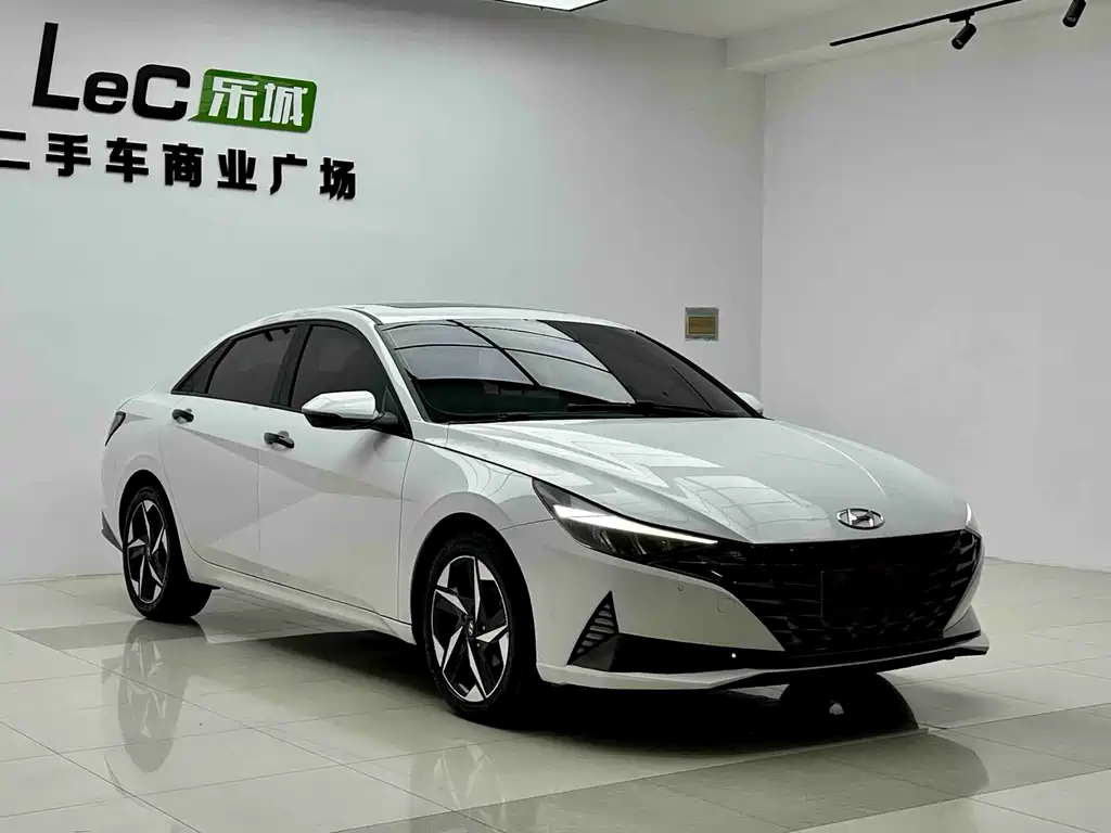Hyundai Elantra — фото 3