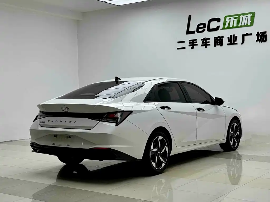 Hyundai Elantra — фото 6