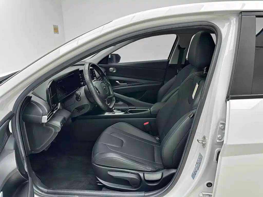 Hyundai Elantra — фото 9