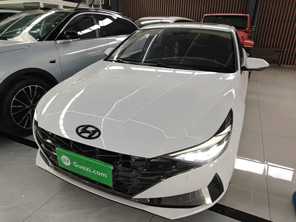 Hyundai Elantra — фото 2