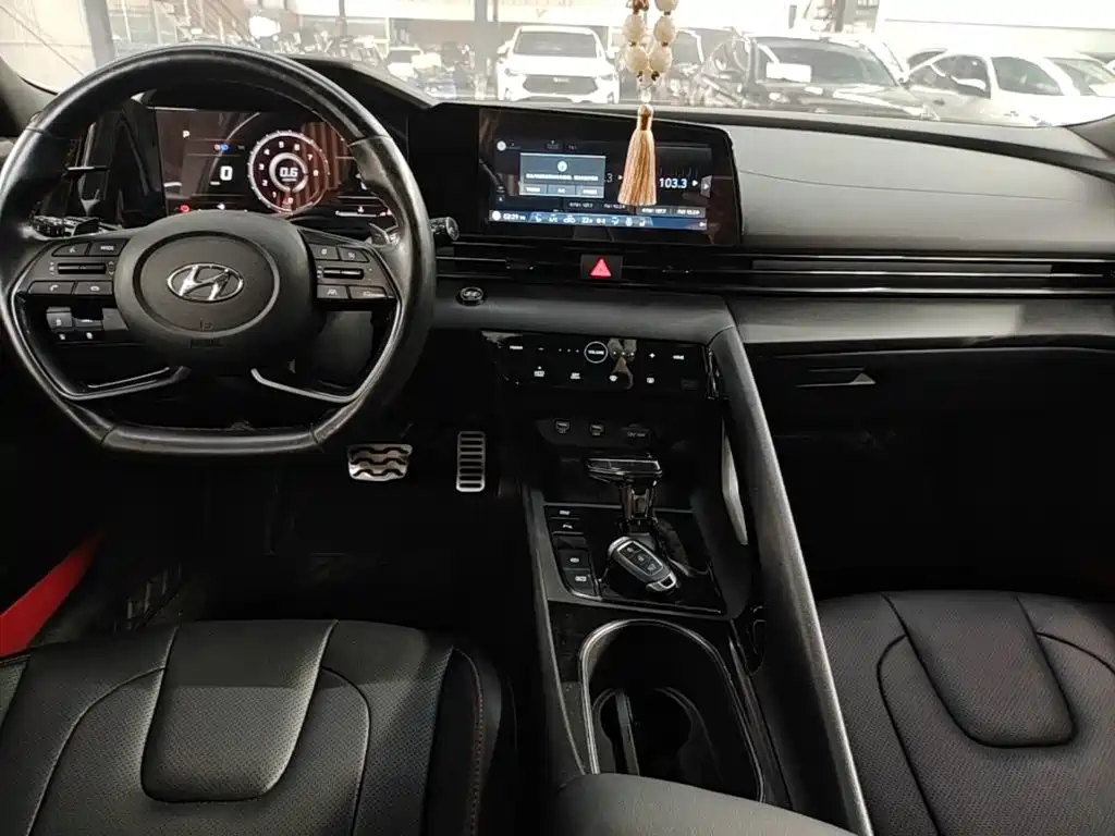 Hyundai Elantra — фото 14