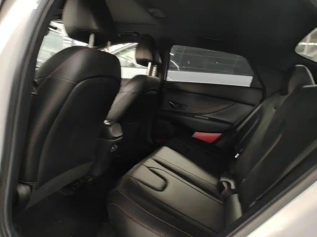 Hyundai Elantra — фото 17