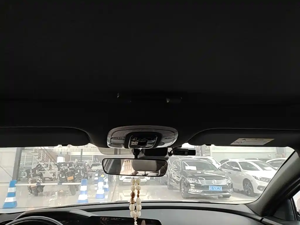 Hyundai Elantra — фото 18