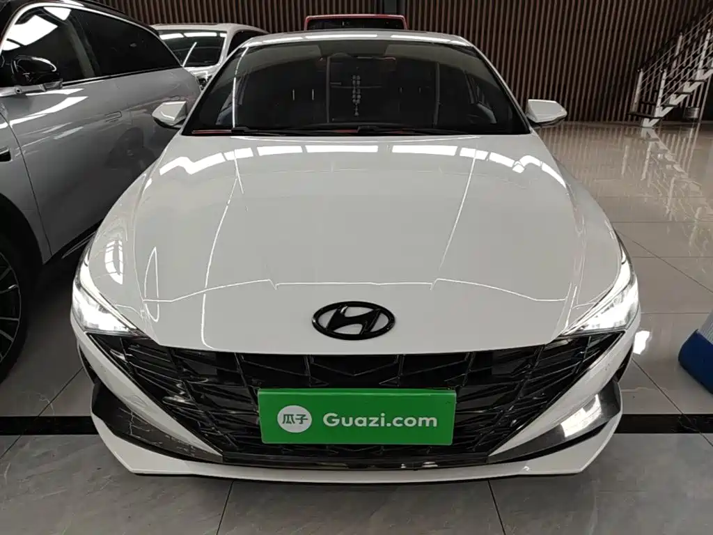 Hyundai Elantra — фото 3