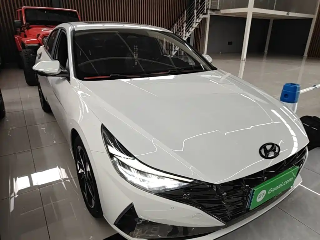 Hyundai Elantra — фото 4