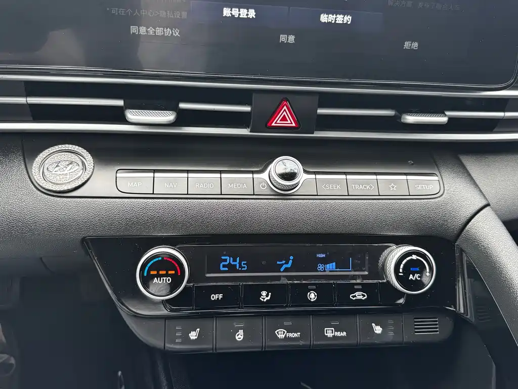 Hyundai Elantra — фото 15