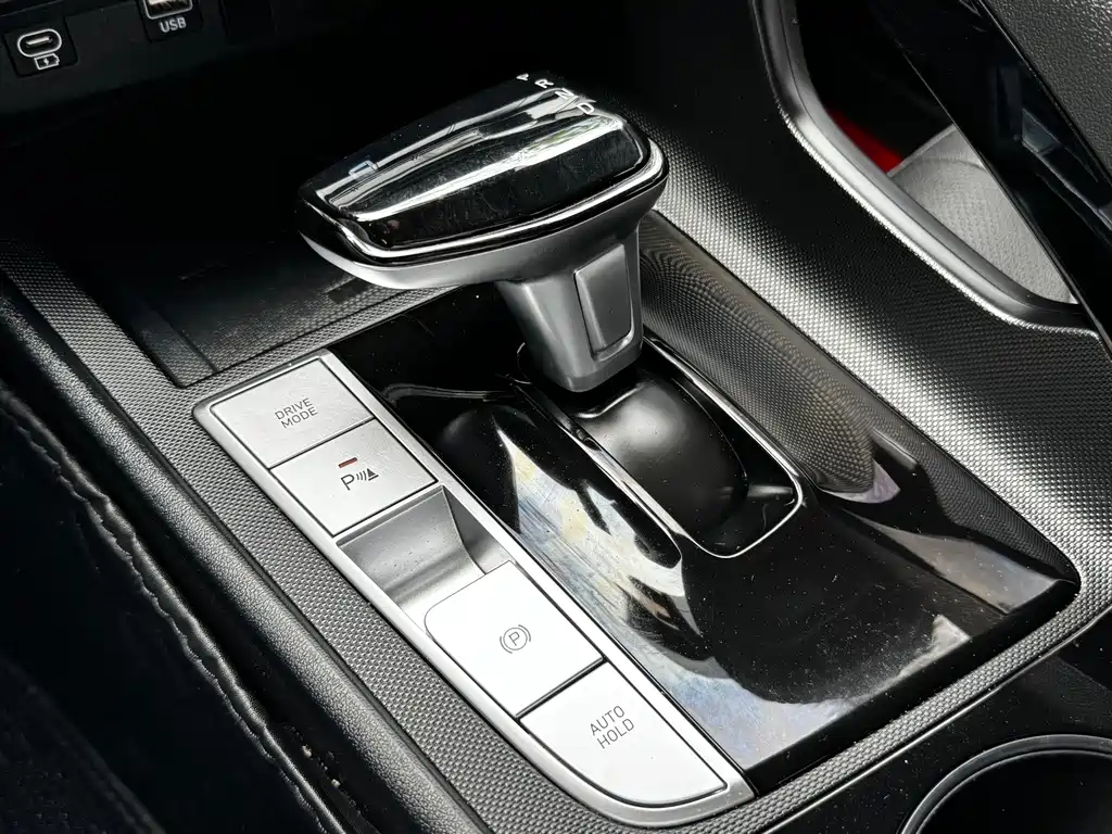 Hyundai Elantra — фото 16
