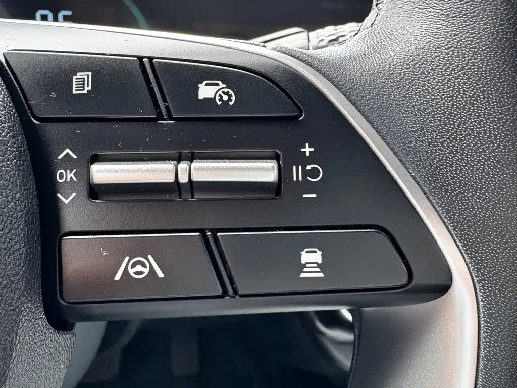 Hyundai Elantra — фото 17
