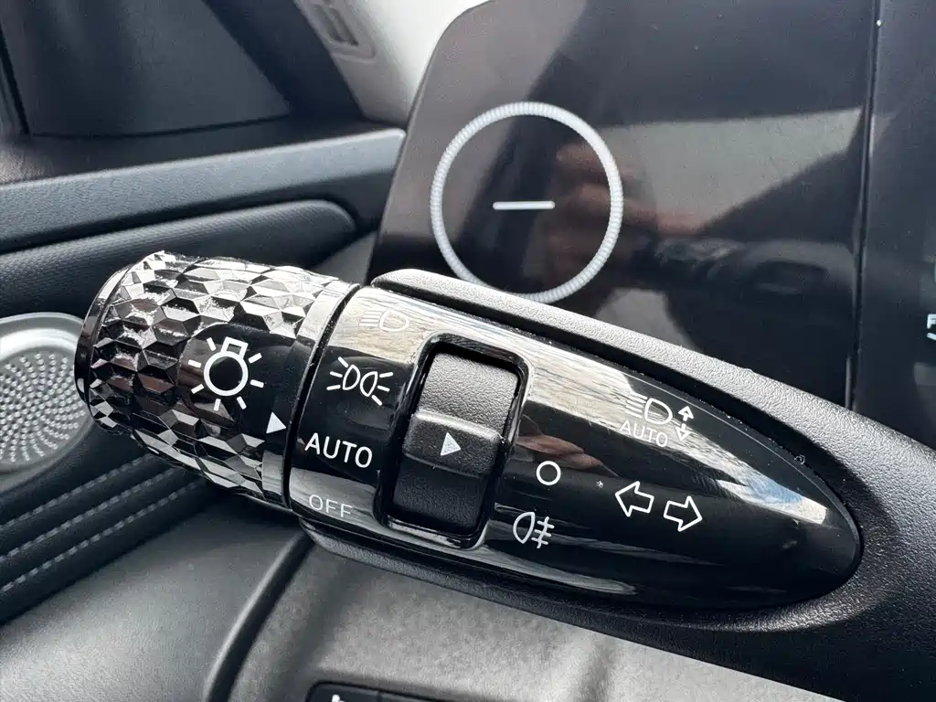 Hyundai Elantra — фото 20